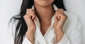 Confidence Through Clothing: The Psychology of Dressing Well Confidence Through Clothing: The Psychology of Dressing Well